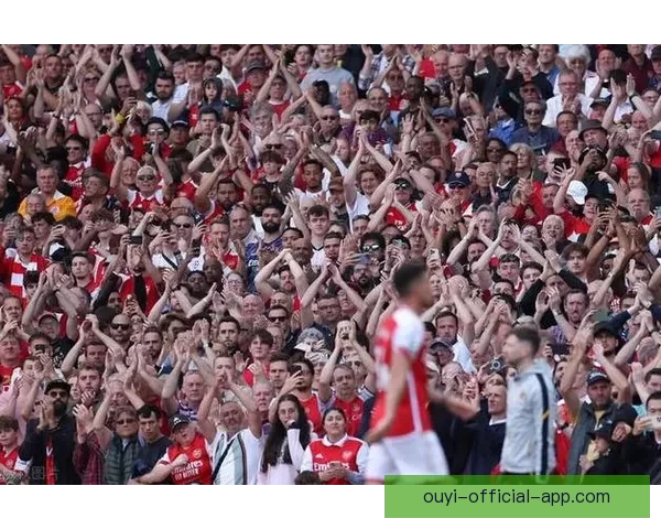 13天连丢两冠阿森纳球迷怒喷塔帅称队伍可悲羞耻